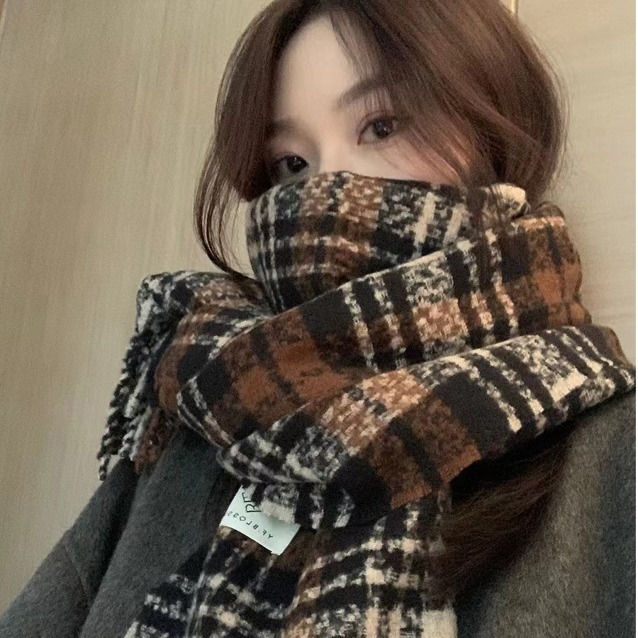 Karierter Schal im koreanischen Stil