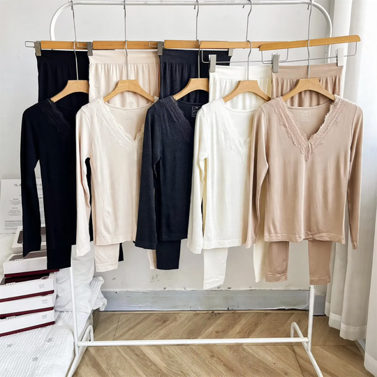 Damen-Thermo-Set mit V-Ausschnitt und Spitzenkante
