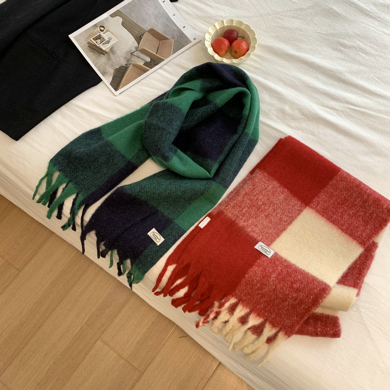 Karierter Wollschal mit Fransen, warm und weich