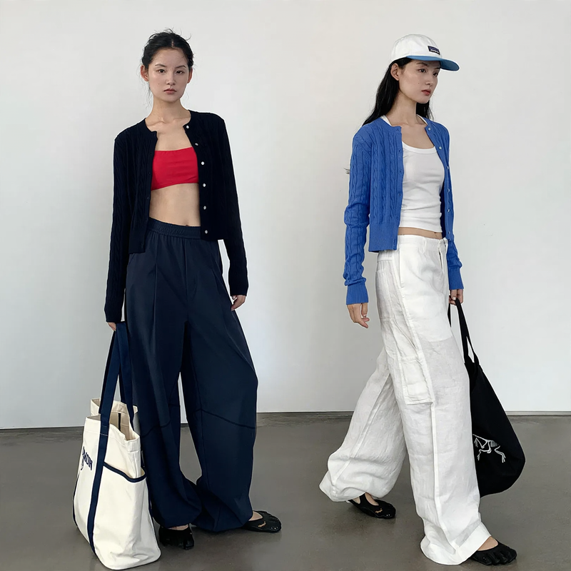 Damen-Strickjacke mit Zopfmuster und Rundhalsausschnitt