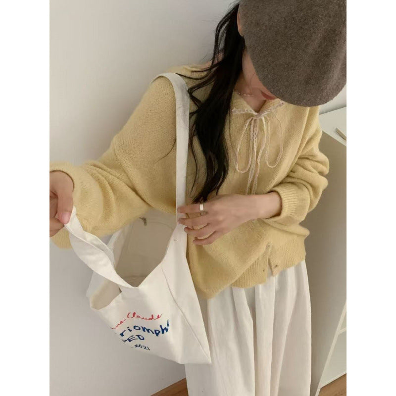 Damen-Strickjacke mit Spitzenkragen und Bindeband