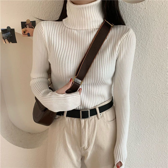 Figurbetonter Rollkragenpullover mit Daumenlöchern