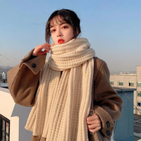Beige Strickschal
