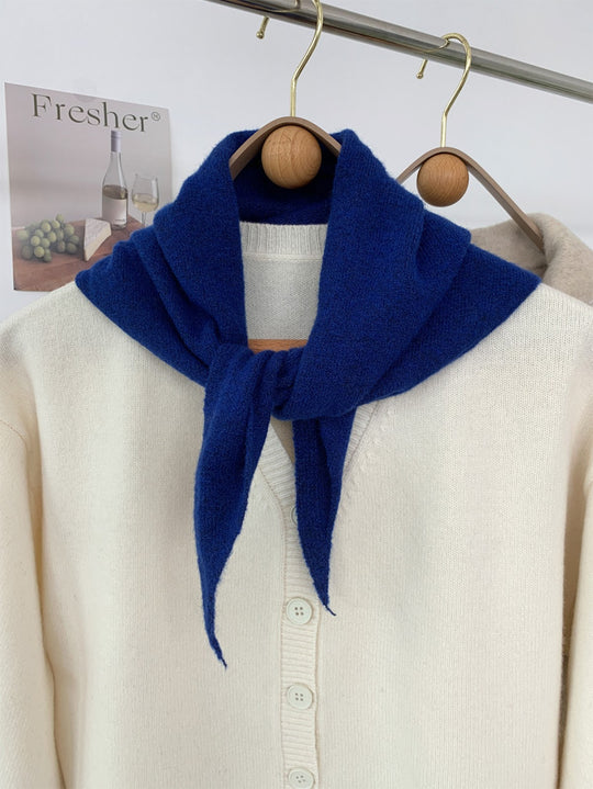 Dreieckiger Strickschal mit Wollanteil