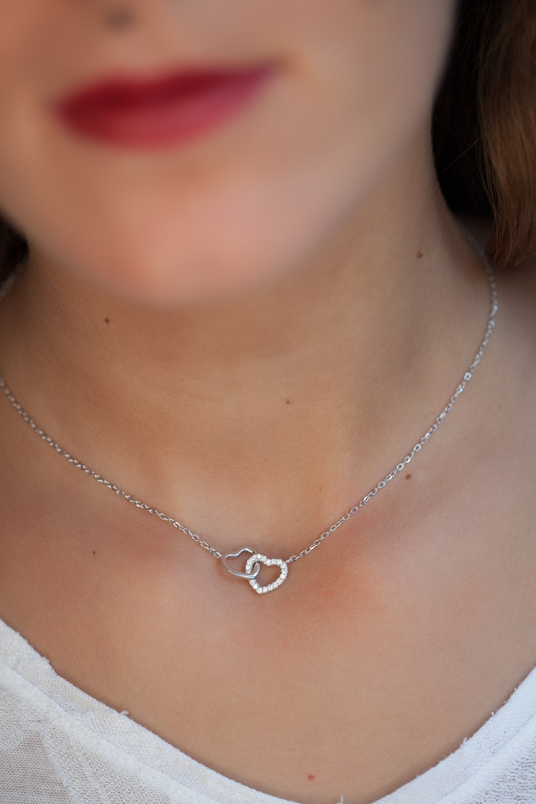 Halskette mit Zwei Herzen aus Silber und Zirkonia – Ein Zeichen der Verbundenheit | Shop Nory