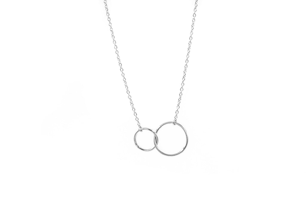 Kette Kreise aus Silber, Kette mit verschlungenen Ringen | Shop Nory