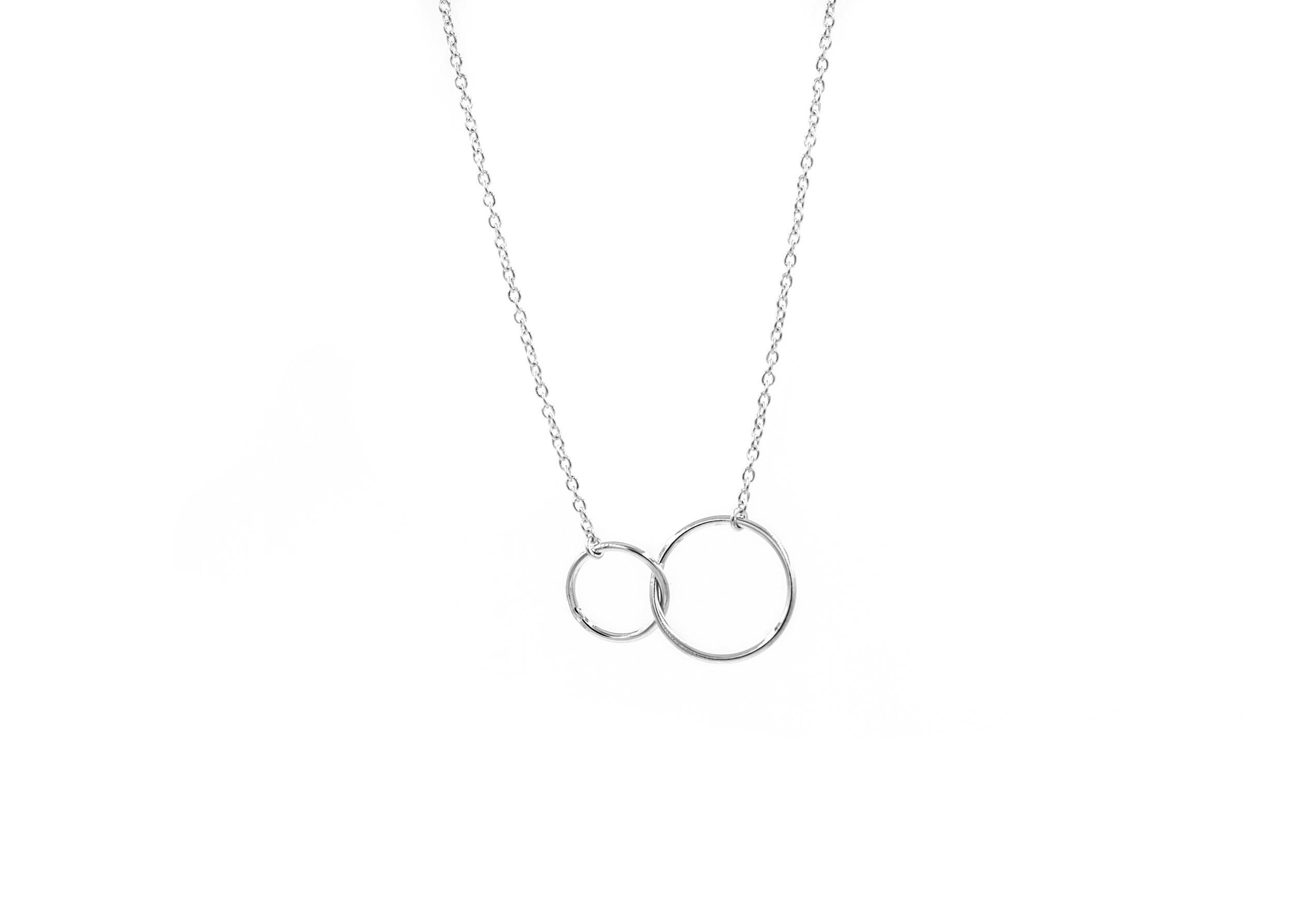 Kette Kreise aus Silber, Kette mit verschlungenen Ringen | Shop Nory