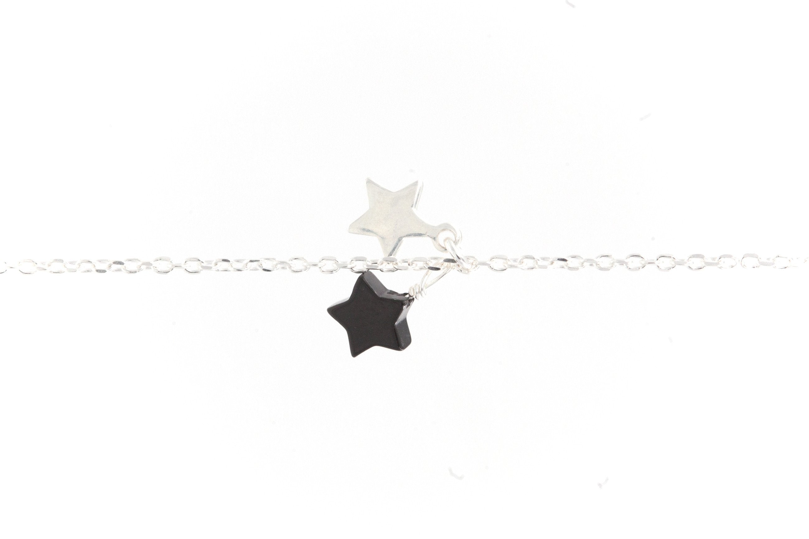 Silbernes Armband mit zwei kleinen Sternen – Himmlische Eleganz für jeden Anlass | Shop Nory