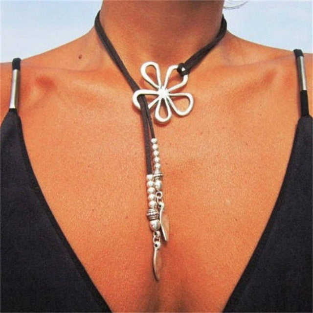 Böhmische Ausschnitt Blume Schlüsselbeinkette | Shop Nory