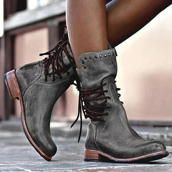 Stylische Lederstiefel mit Schnürsenkeln