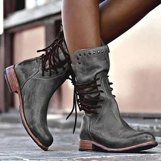 Stylische Lederstiefel mit Schnürsenkeln