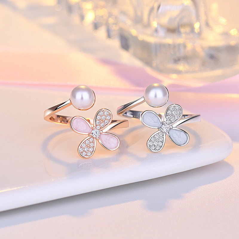 Damenring mit kunstvollem Blütenmuster und funkelndem Kristallschmuck Shop Nory