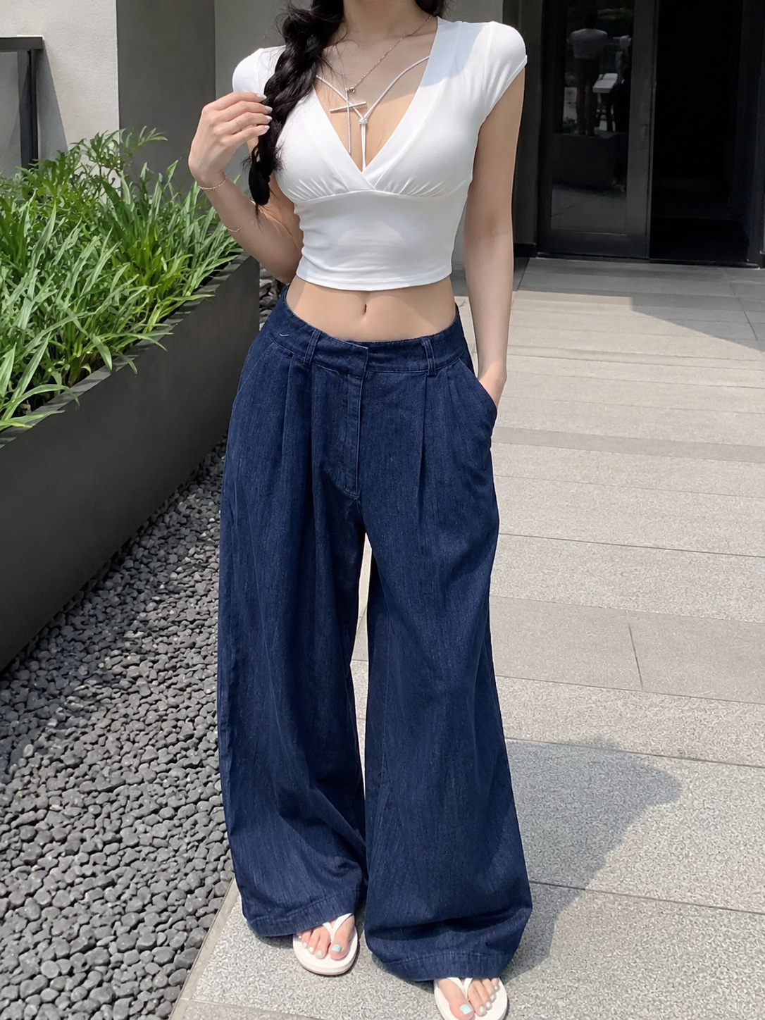 Damen kurzarm Crop-Top mit tiefem V-Ausschnitt und raffiniertem Schnitt
