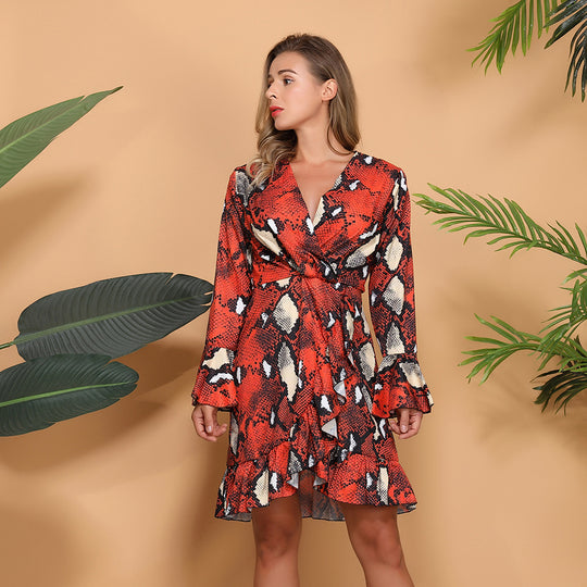 Damen Wickelkleid mit Schlangenmuster, Glockenärmeln & Rüschenbesatz Shop Nory