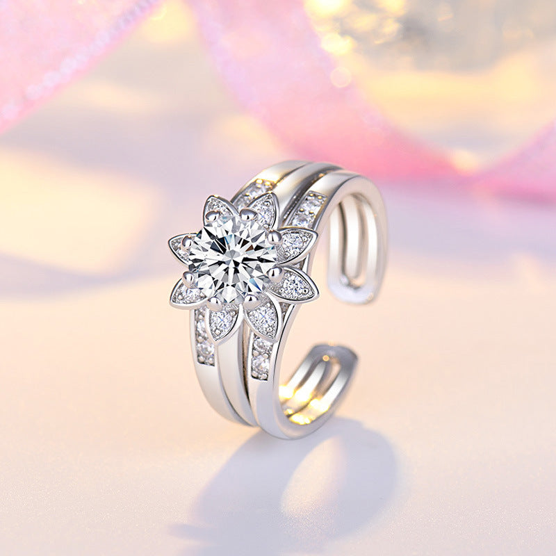 Damen Blütenring mit funkelndem Zirkonia-Besatz und eleganter Konstruktion Shop Nory