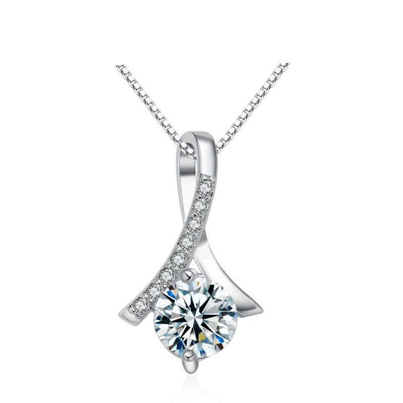 Damen Halskette mit hochwertigem Zirkonia-Anhänger und eleganten Details Shop Nory