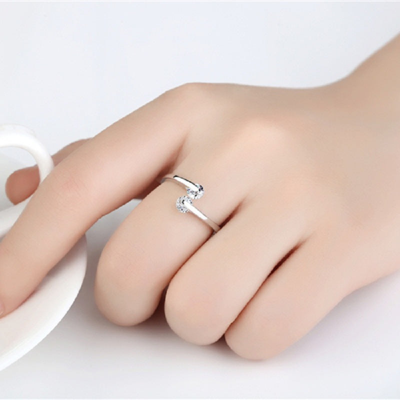 Damenring mit funkelndem Zirkonia-Besatz und elegantem, geschwungenem Design Shop Nory
