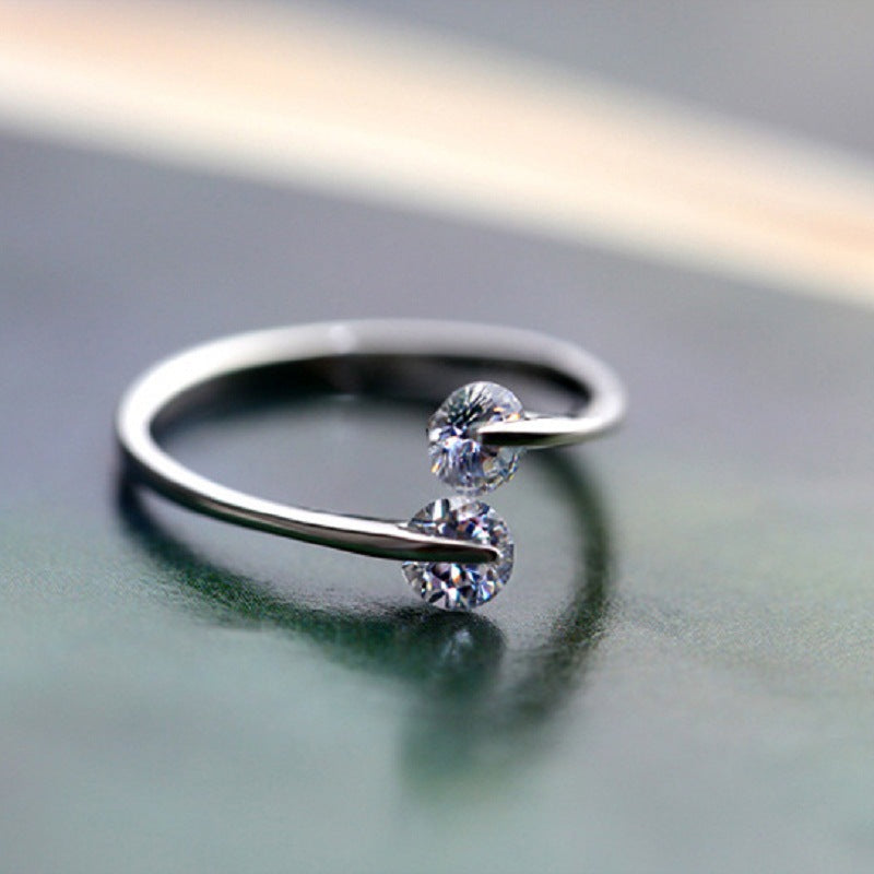 Damenring mit funkelndem Zirkonia-Besatz und elegantem, geschwungenem Design Shop Nory