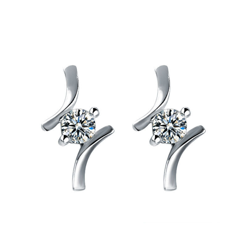 Damen Ohrstecker mit elegantem geschwungenen Design und funkelnden Zirkonia Shop Nory