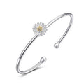Damenarmreif mit verspieltem Blumenmotiv und funkelnden Kristallen Shop Nory