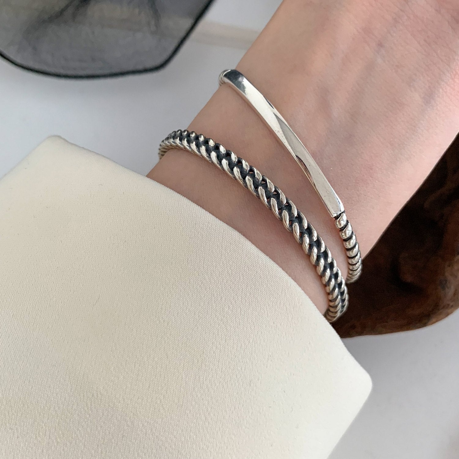 Damen-Armband mit elegantem, kunstvollem Design und funkelnden Akzenten Shop Nory