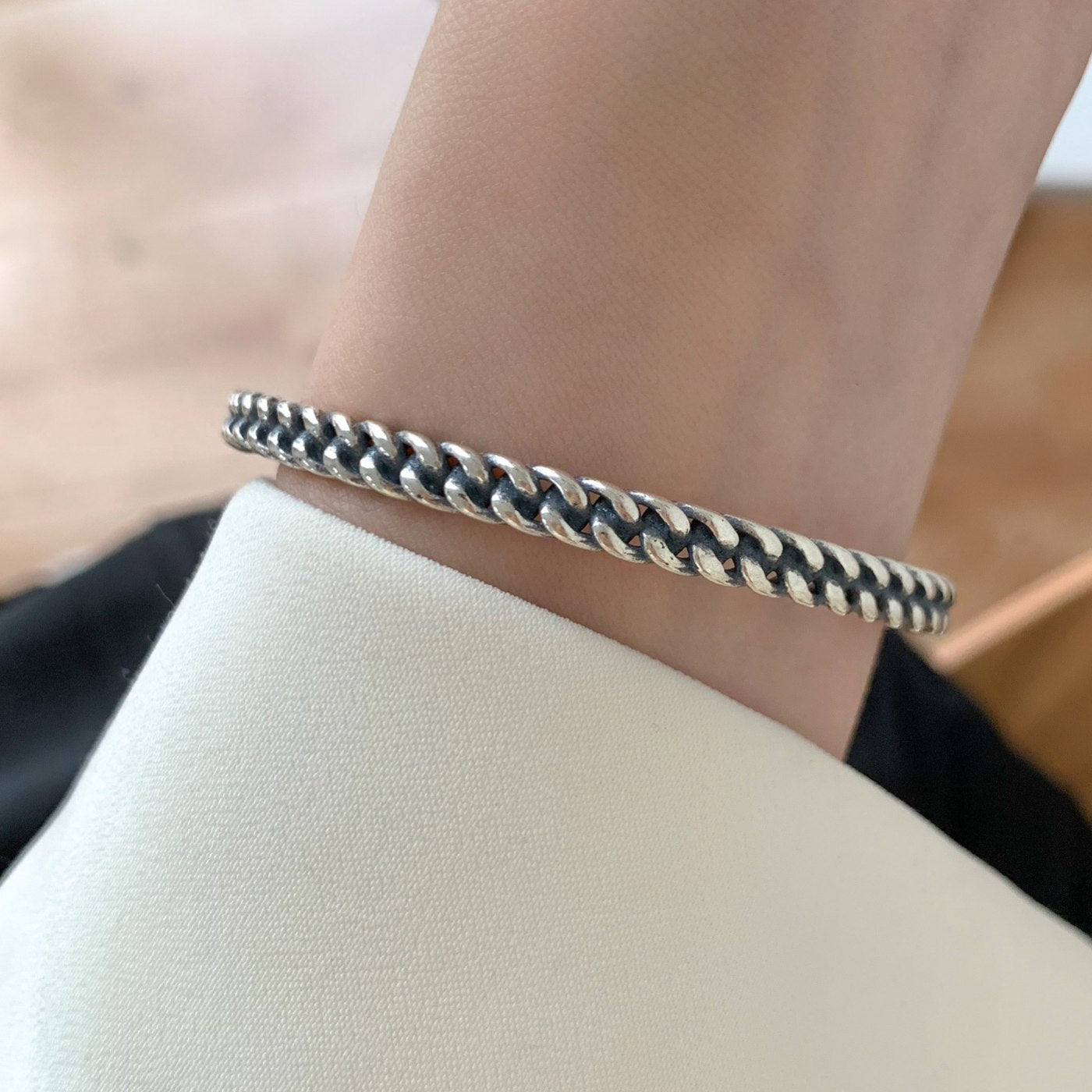 Damen-Armband mit elegantem, kunstvollem Design und funkelnden Akzenten Shop Nory