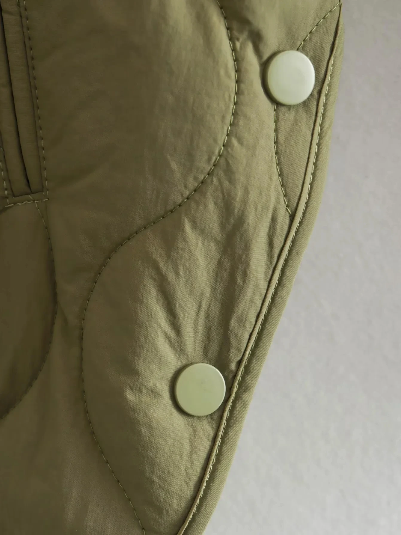 Gepolsterte Jacke Damen, Leichtes Übergröße Modell mit Taschen, Knopfverschluss