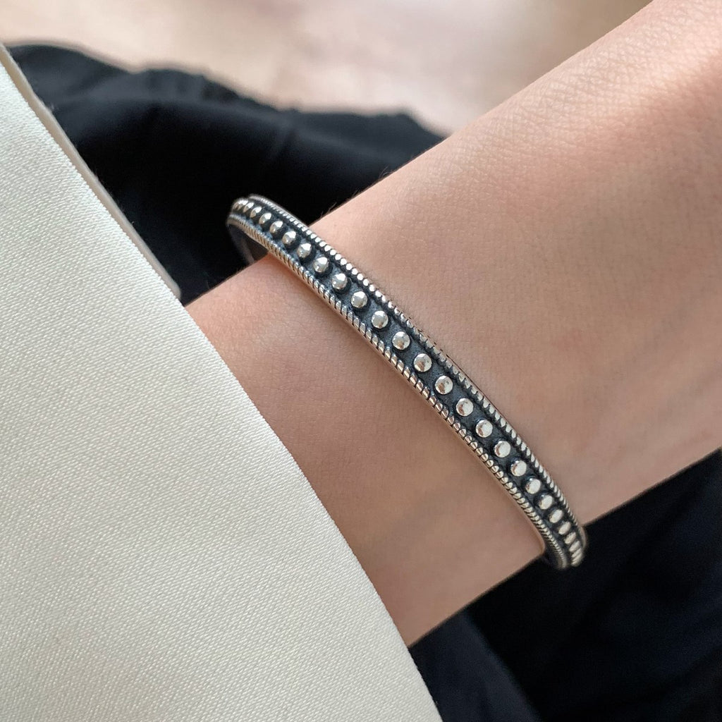 Damen-Armband mit elegantem, kunstvollem Design und funkelnden Akzenten Shop Nory