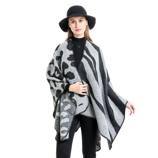 Damen Oversize‑Poncho im Revers‑Stil mit Animal‑Jacquard aus Wollmix Shop Nory