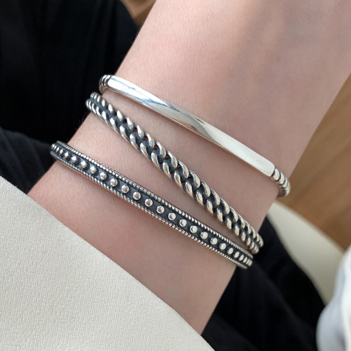 Damen-Armband mit elegantem, kunstvollem Design und funkelnden Akzenten Shop Nory