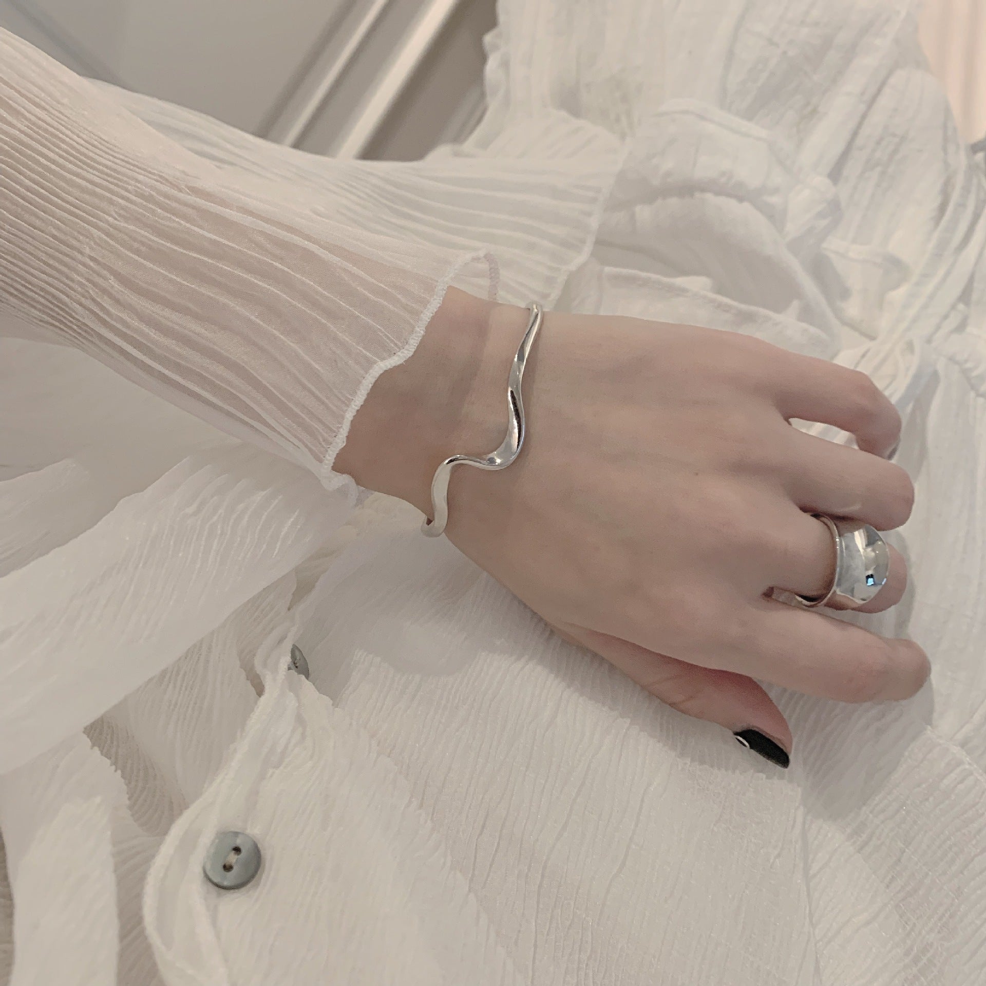 Damenarmband mit elegantem Wellendesign Shop Nory