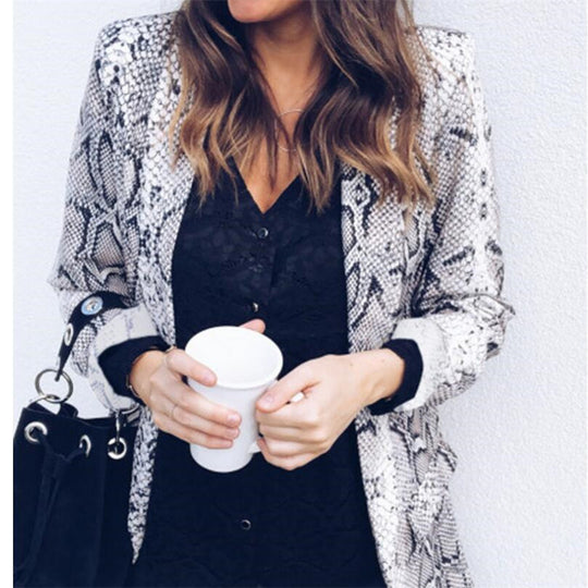 Damen Leichter Longblazer mit Schlangenprint, offener Front und aufgesetzten Taschen Shop Nory