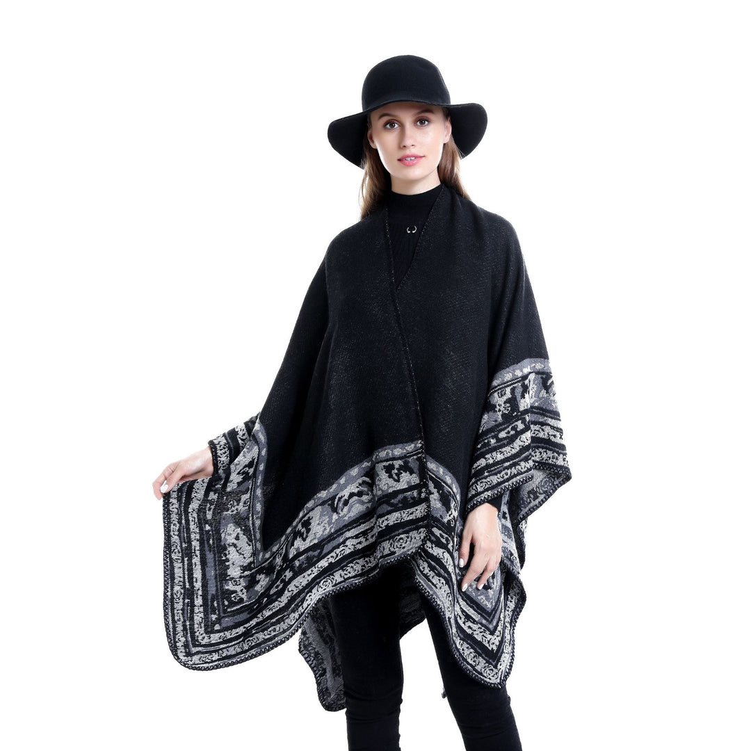 Damen Weichfallende Oversize-Ruana im Umhangstil mit ornamentaler Bordüre Shop Nory
