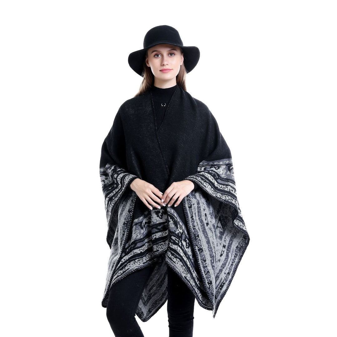 Damen Weichfallende Oversize-Ruana im Umhangstil mit ornamentaler Bordüre Shop Nory