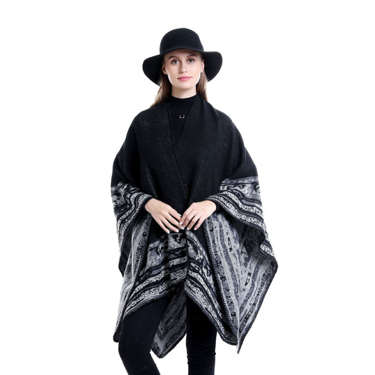 Damen Weichfallende Oversize-Ruana im Umhangstil mit ornamentaler Bordüre Shop Nory