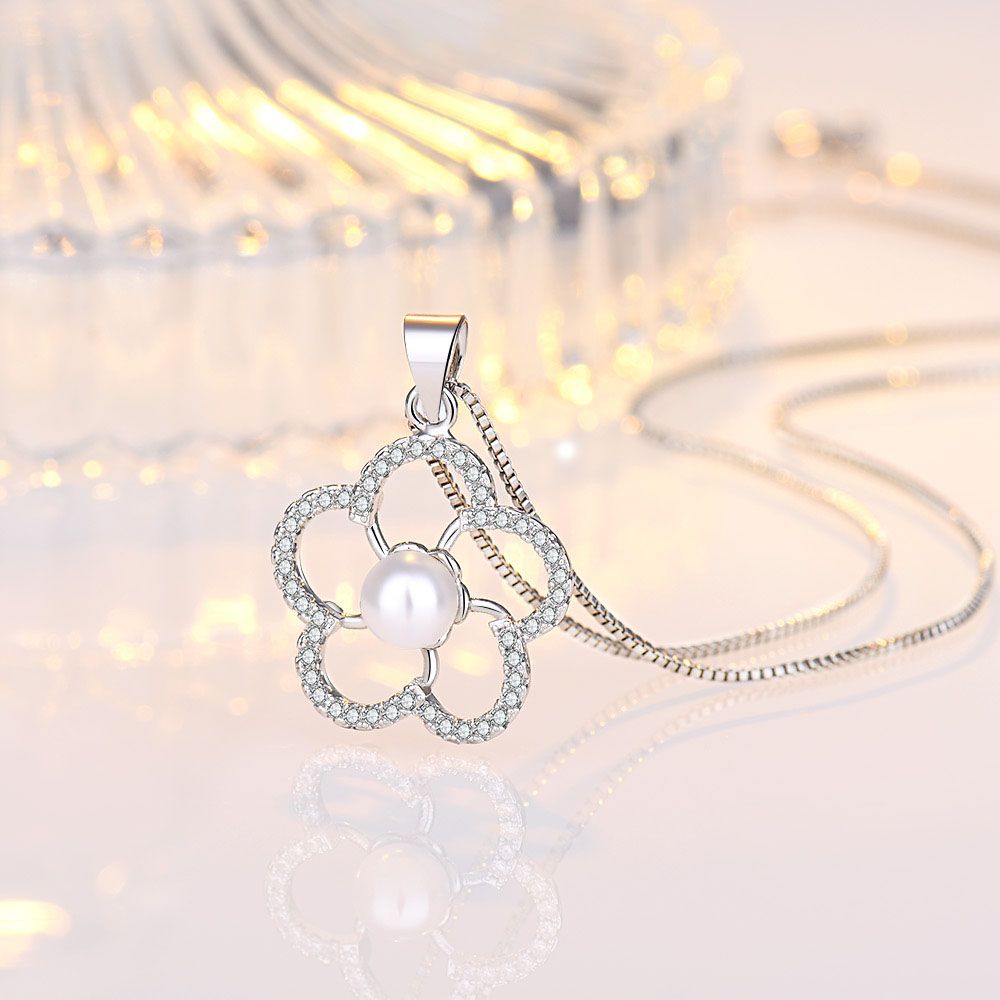 Damen Halskette mit floralem Anhänger aus hochwertigem Silber und funkelnden Zirkonia Shop Nory