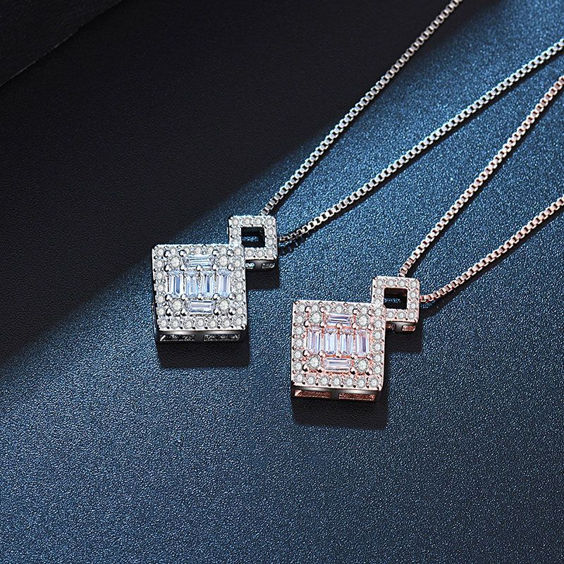 Damen Halskette mit luxuriösem Diamantanhänger und filigraner Gestaltung Shop Nory