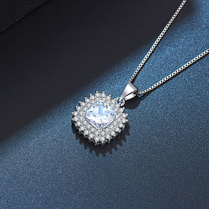Damen Halskette mit luxuriösem Kristallanhänger und funkelndem Zirkonia-Rahmen Shop Nory