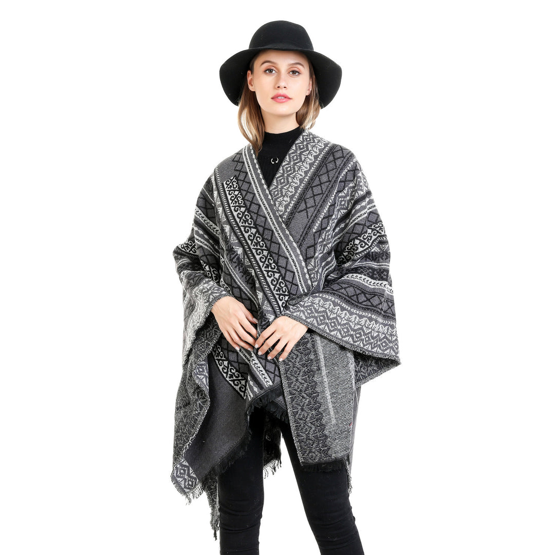 Damen Ruana-Poncho im kastigen Kimono-Fall mit feiner Jacquard‑Webstruktur und Fransensaum Shop Nory