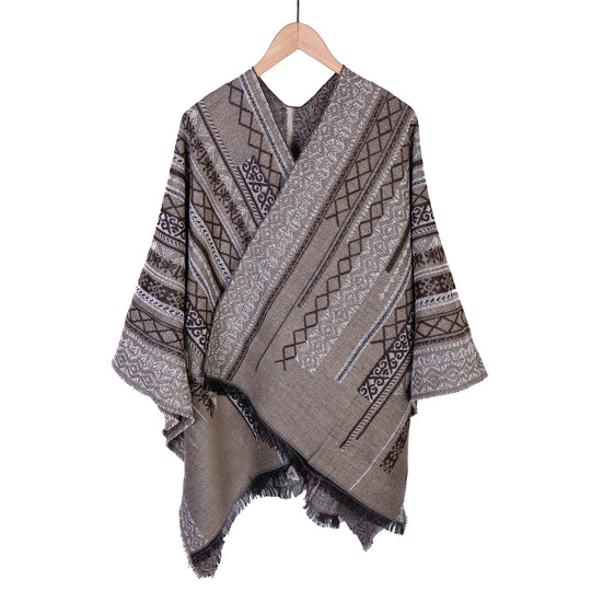 Damen Ruana-Poncho im kastigen Kimono-Fall mit feiner Jacquard‑Webstruktur und Fransensaum Shop Nory