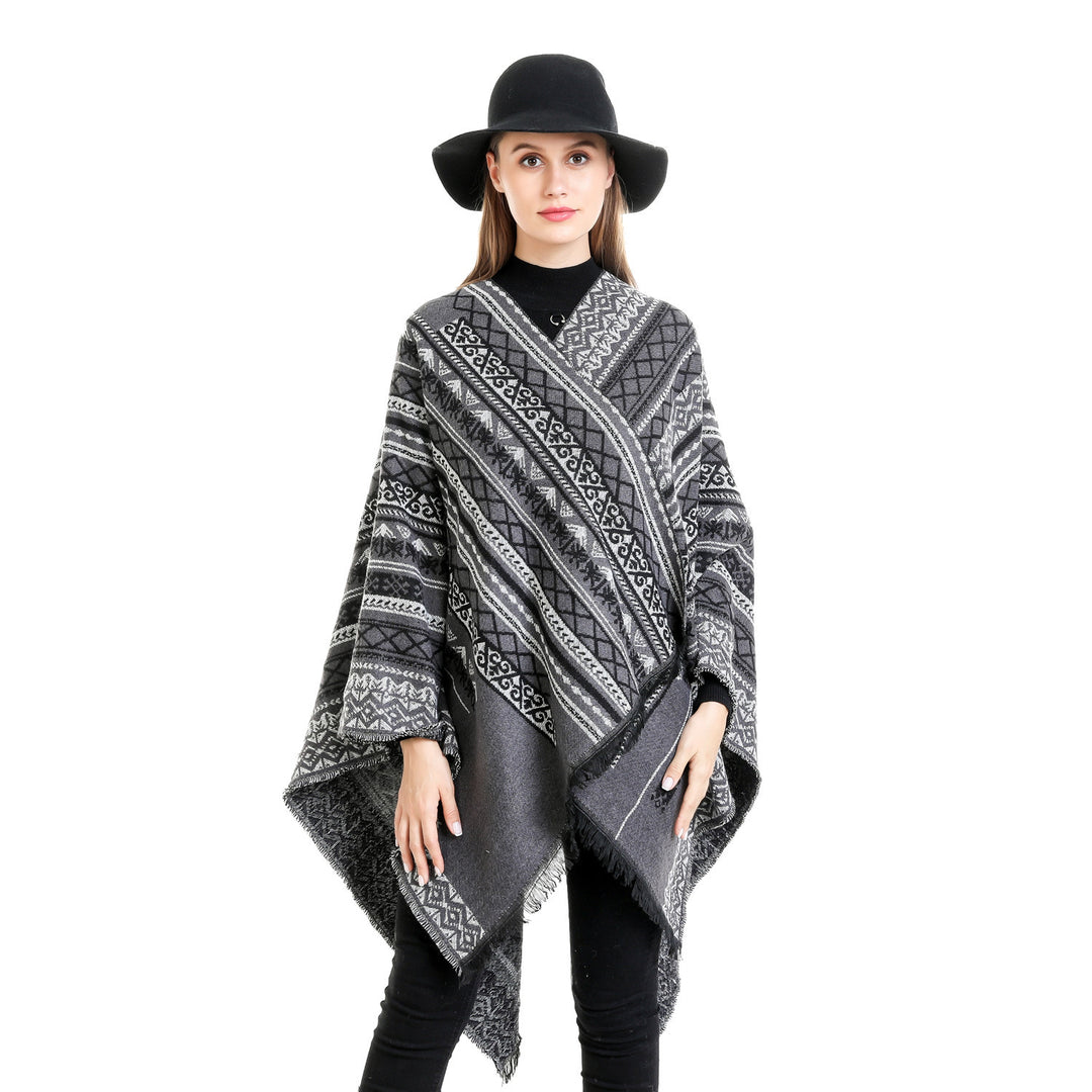 Damen Ruana-Poncho im kastigen Kimono-Fall mit feiner Jacquard‑Webstruktur und Fransensaum Shop Nory