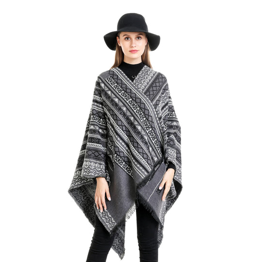 Damen Ruana-Poncho im kastigen Kimono-Fall mit feiner Jacquard‑Webstruktur und Fransensaum Shop Nory