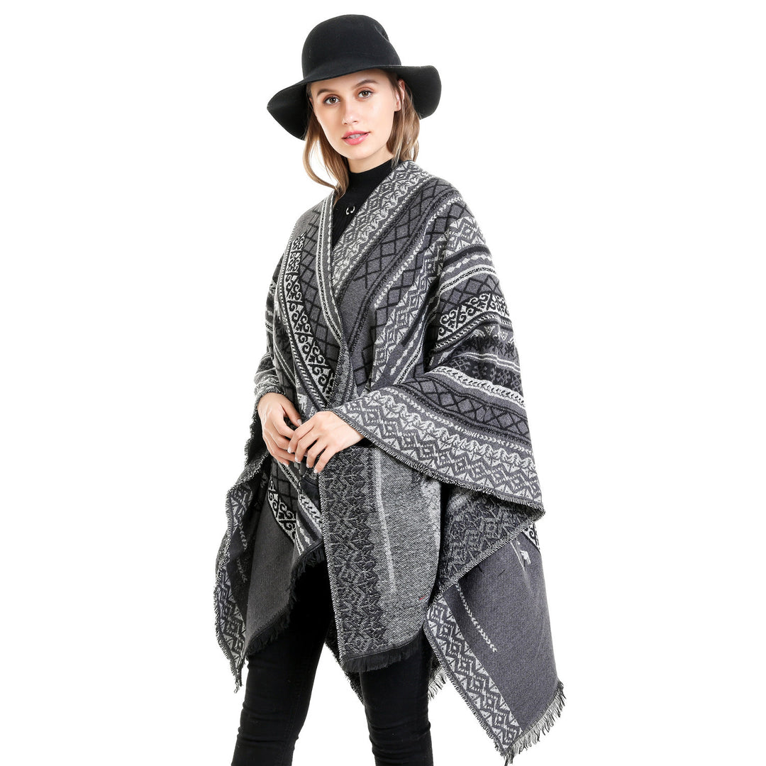 Damen Ruana-Poncho im kastigen Kimono-Fall mit feiner Jacquard‑Webstruktur und Fransensaum Shop Nory