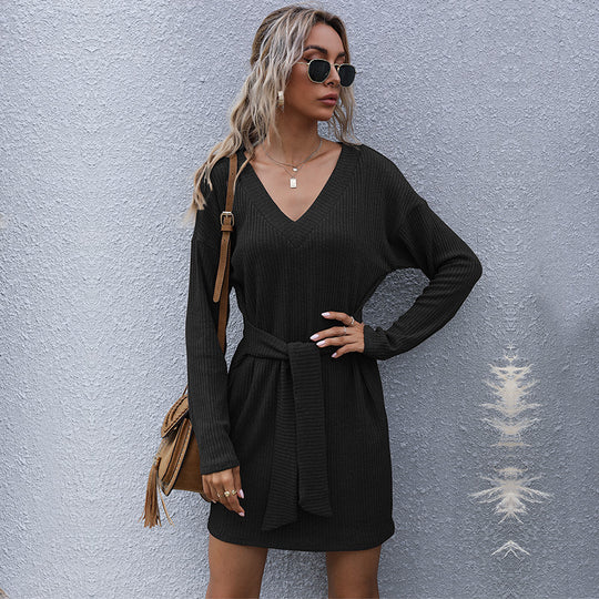 Damen Kaschierendes Rippstrick-Minikleid mit V-Ausschnitt, Taillengürtel und lässiger Oversize-Passform Shop Nory