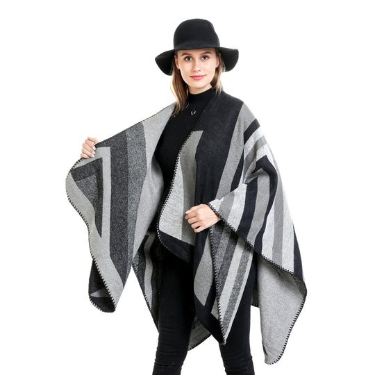 Damen Oversize-Ruana mit grafischem Blockmuster und dekorativer Kettelnaht Shop Nory