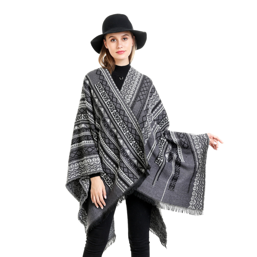 Damen Ruana-Poncho im kastigen Kimono-Fall mit feiner Jacquard‑Webstruktur und Fransensaum Shop Nory