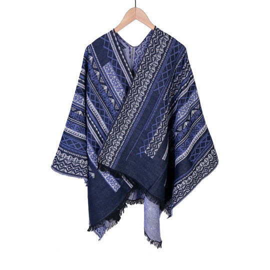 Damen Ruana-Poncho im kastigen Kimono-Fall mit feiner Jacquard‑Webstruktur und Fransensaum Shop Nory