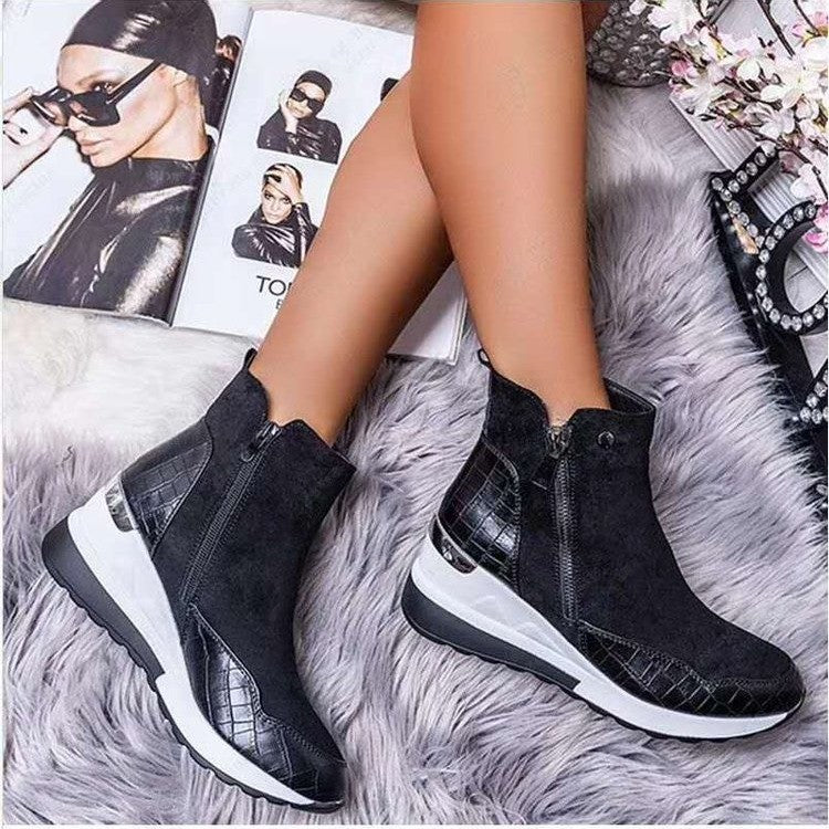 Damen Sportliche Keilabsatz-Sneaker-Stiefelette mit Kroko-Prägung und seitlichem Reißverschluss Shop Nory