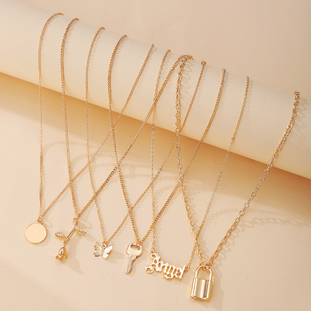 Damen mehrlagige Halskette mit individuellen Anhängern und geometrischen Designs Shop Nory