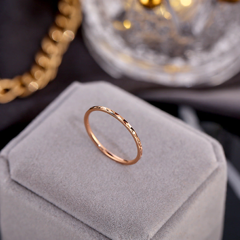Damen eleganter Ring mit sanfter strukturiertem Design Shop Nory
